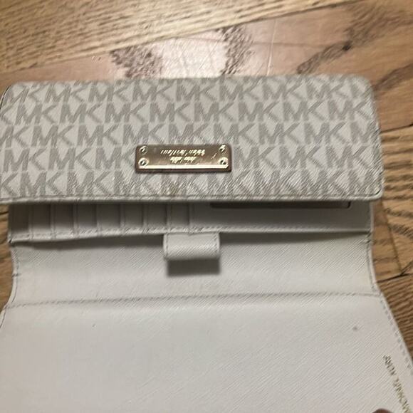 MICHAEL KORS SIGNATURE BIFOLD WALLET - Picture 3 of 7